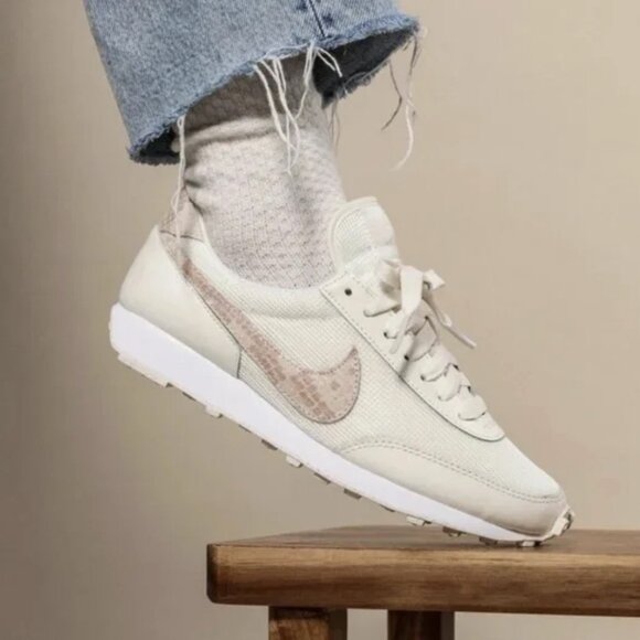 Nike DBreak Women's Shoe Sail/White/Particle Beige Snake Swoosh Size 8.5 Rare! - Picture 1 of 12